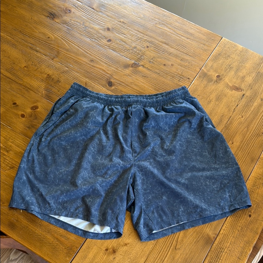 Lululemon Men's Blue Athletic Shorts Waist 36. Large/Extra Large.